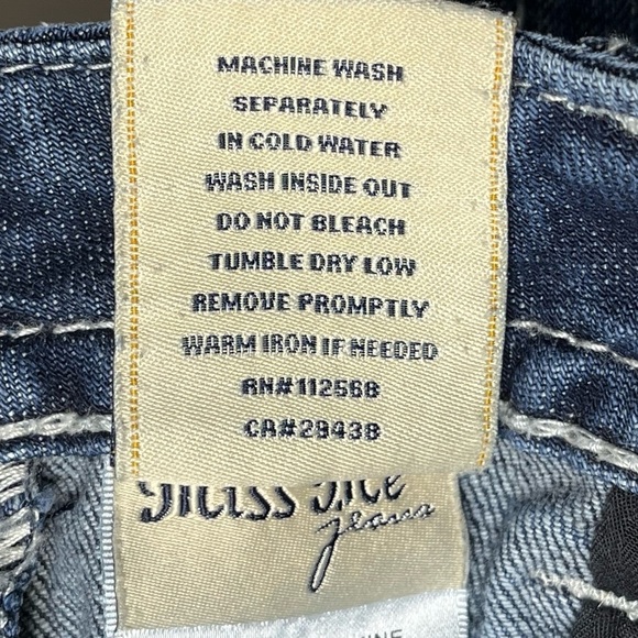 Miss Me Easy Capri Jeans 29 Denim Rhinestones Thick Stitching Raw Hem JE5641EP2 - Picture 12 of 12